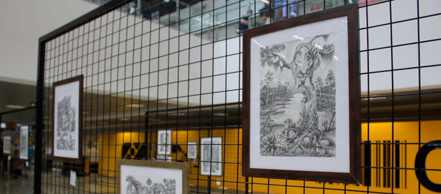Imagem das obras da Exposição Gravuras,  que integra o projeto Nas Asas da Arte, em exibição no Aeroporto Internacional de Curitiba.